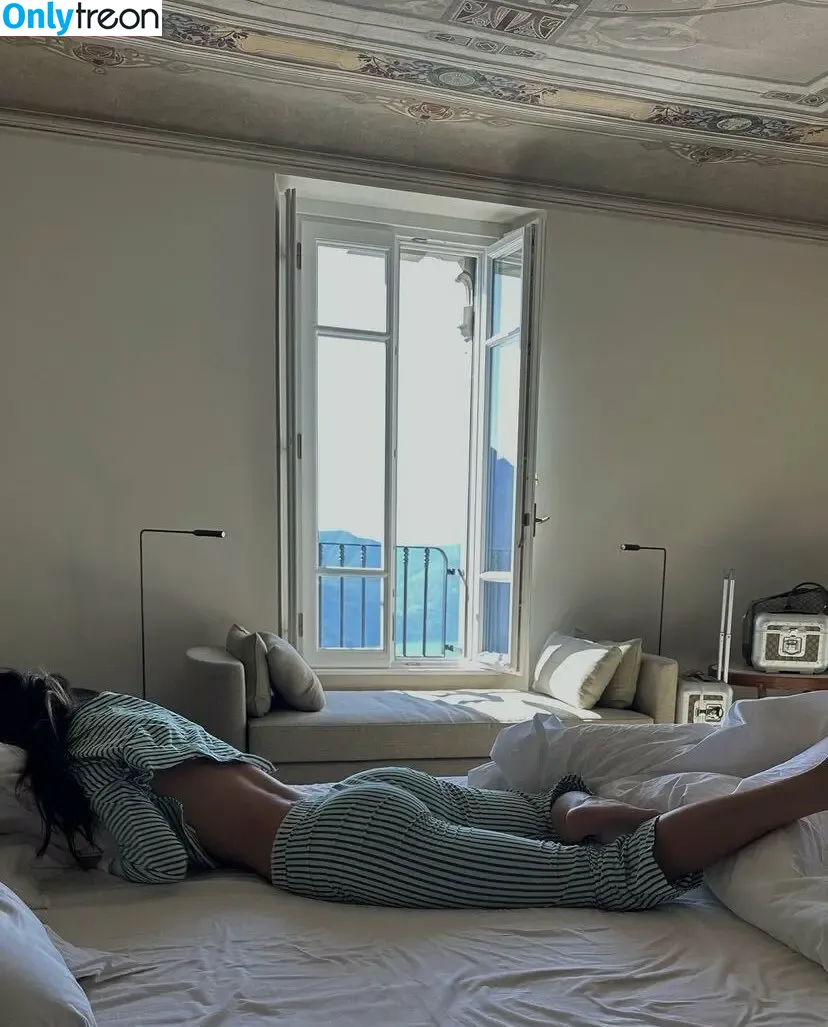 Kendall Jenner nude photo #2293 (KendallJenner)