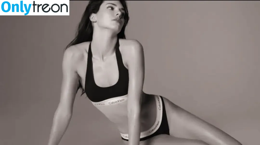 Kendall Jenner nude photo #2300 (KendallJenner)