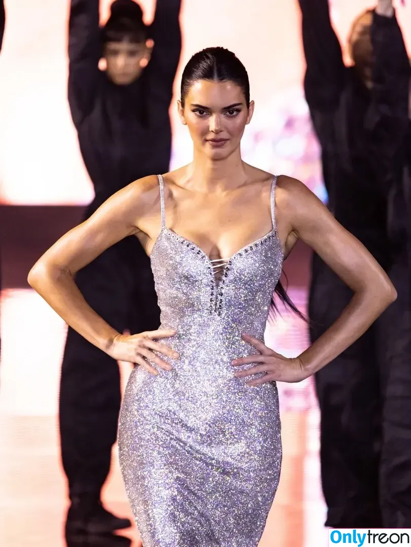 Kendall Jenner nude photo #2302 (KendallJenner)