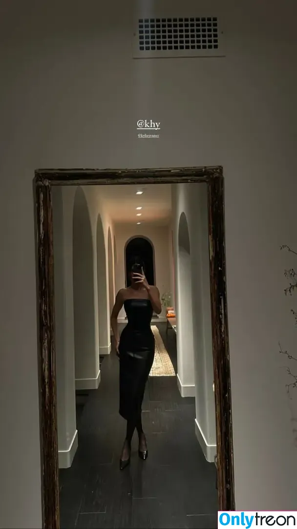 Kendall Jenner nude photo #2314 (KendallJenner)