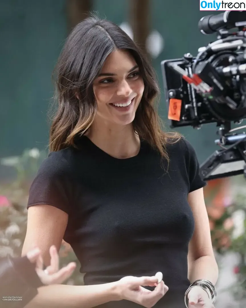 Kendall Jenner nude photo #2316 (KendallJenner)
