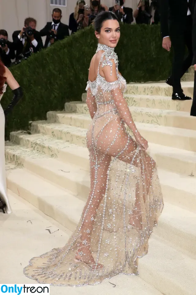 Kendall Jenner nude photo #2356 (KendallJenner)