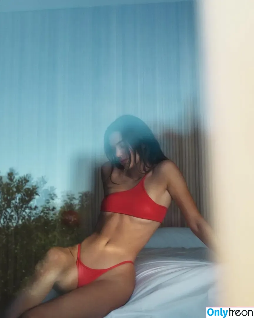 Kendall Jenner nude photo #2399 (KendallJenner)