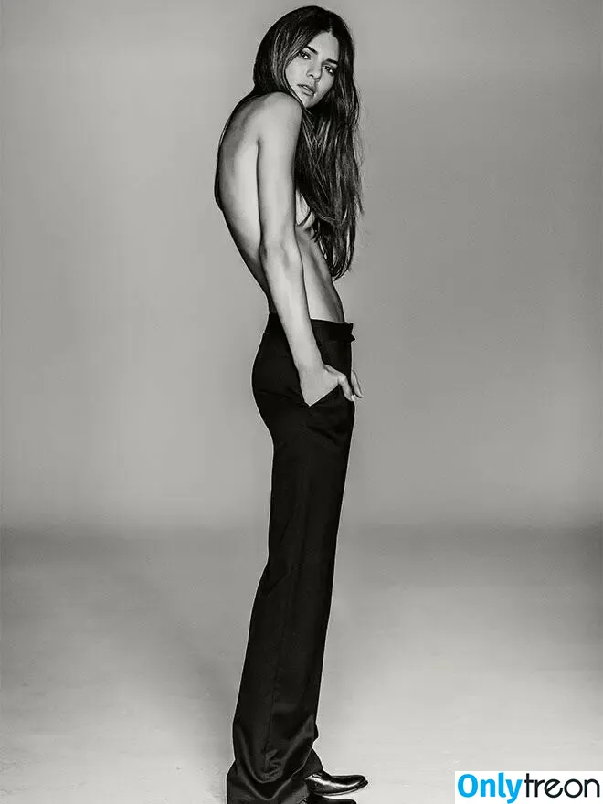 Kendall Jenner nude photo #2411 (KendallJenner)