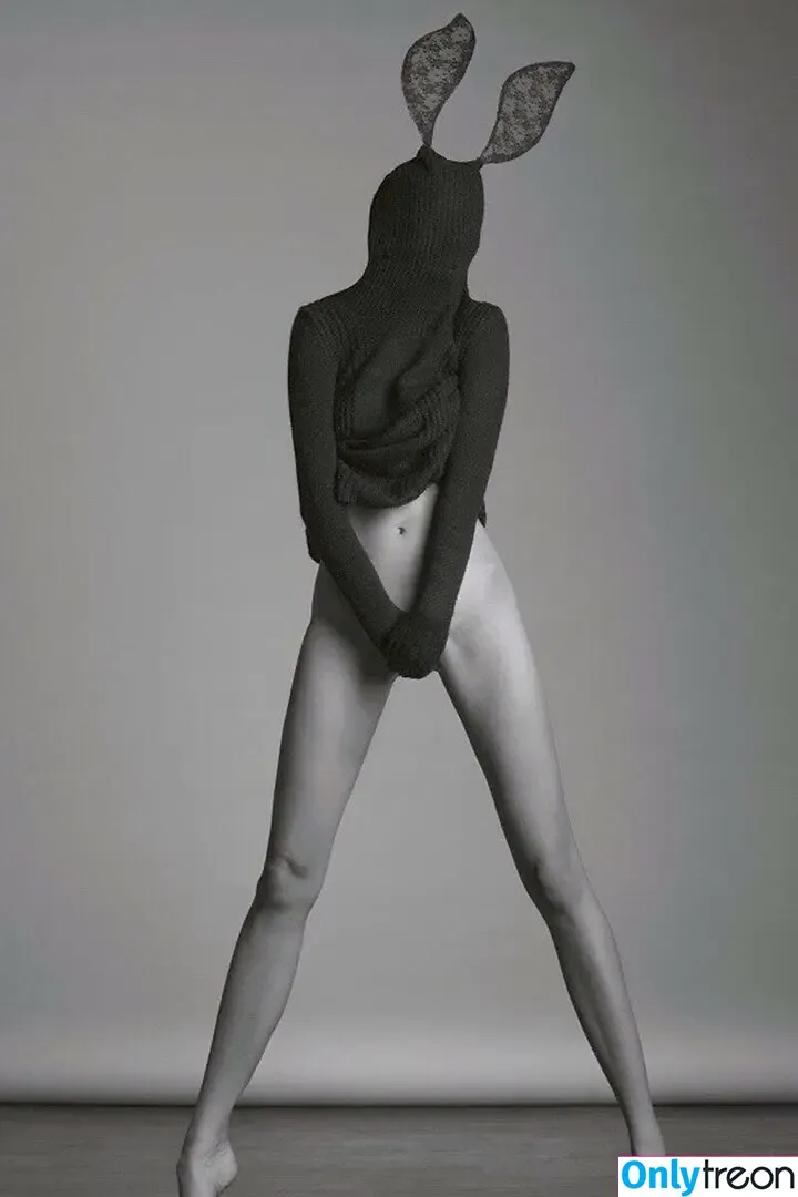 Kendall Jenner nude photo #2418 (KendallJenner)