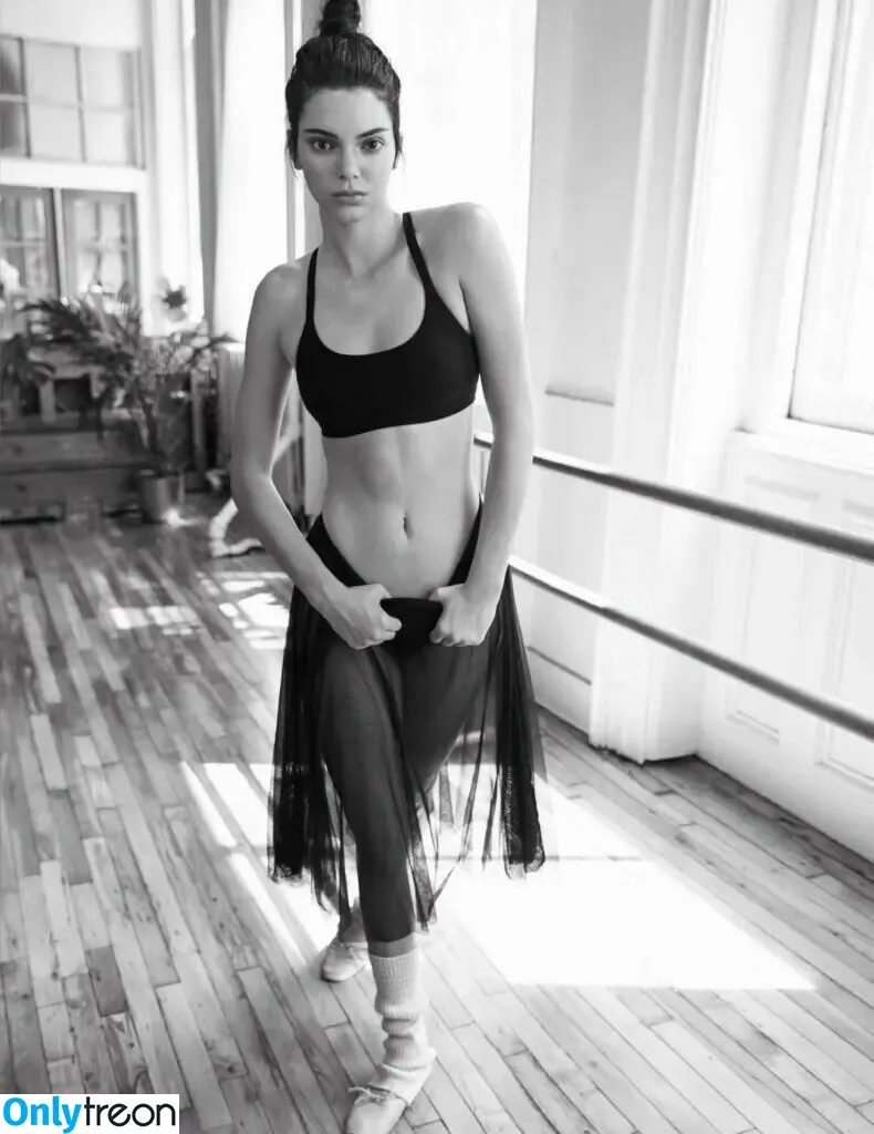 Kendall Jenner nude photo #2431 (KendallJenner)
