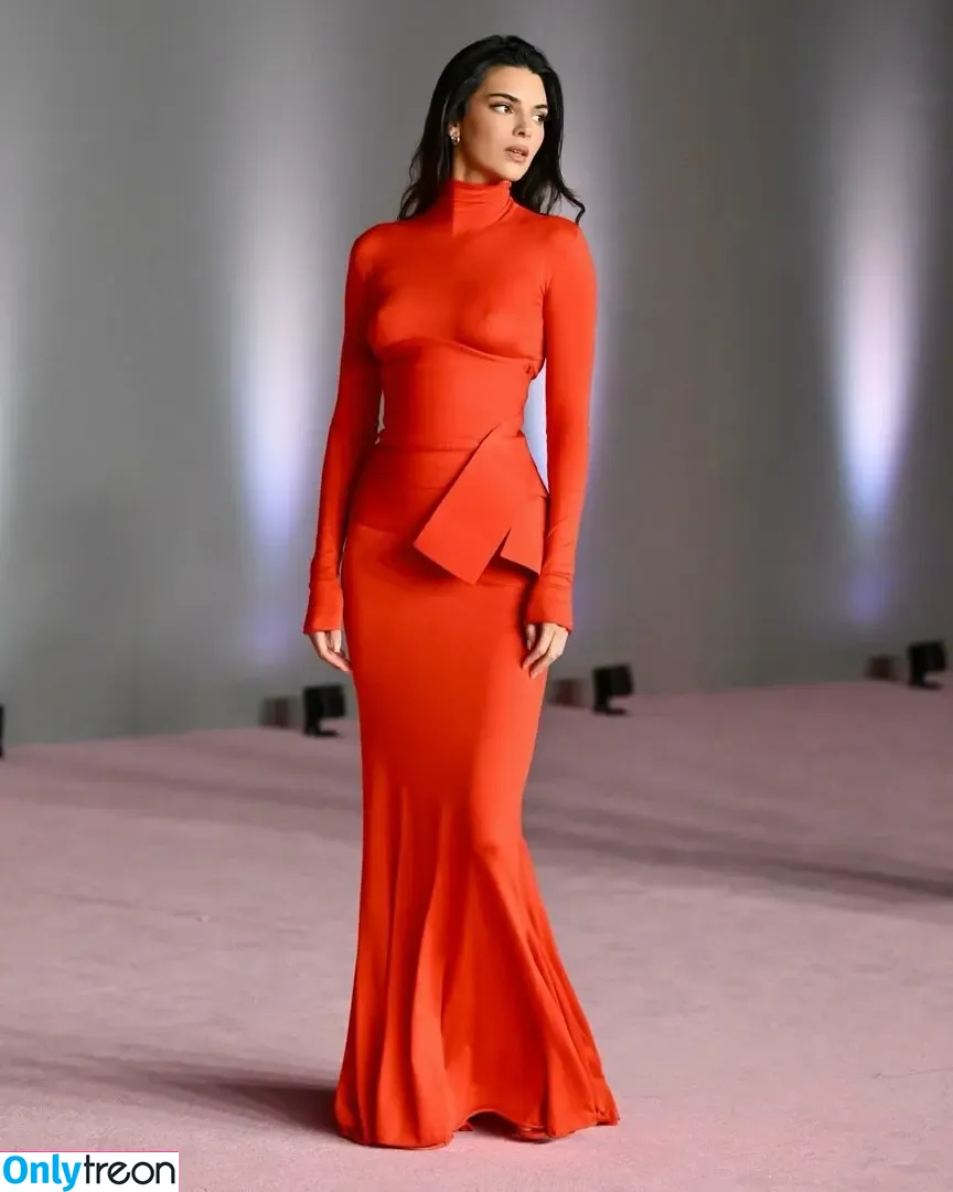 Kendall Jenner nude photo #2472 (KendallJenner)