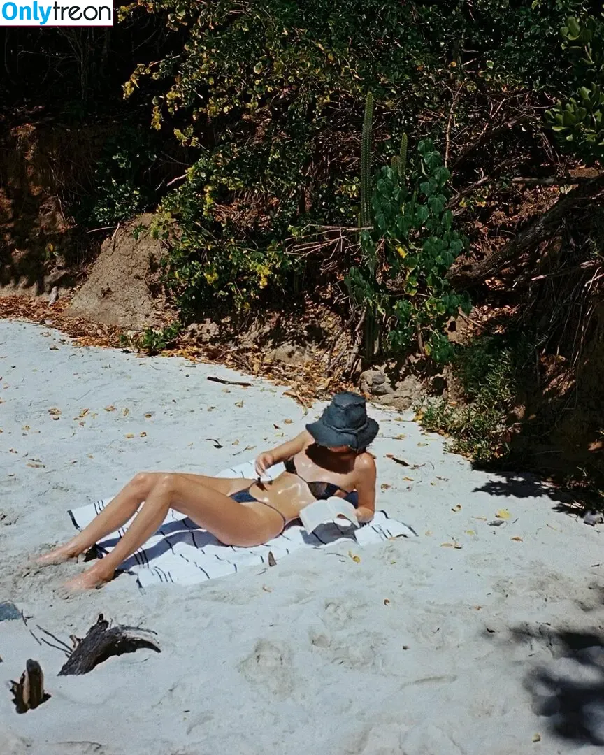 Kendall Jenner nude photo #2519 (KendallJenner)