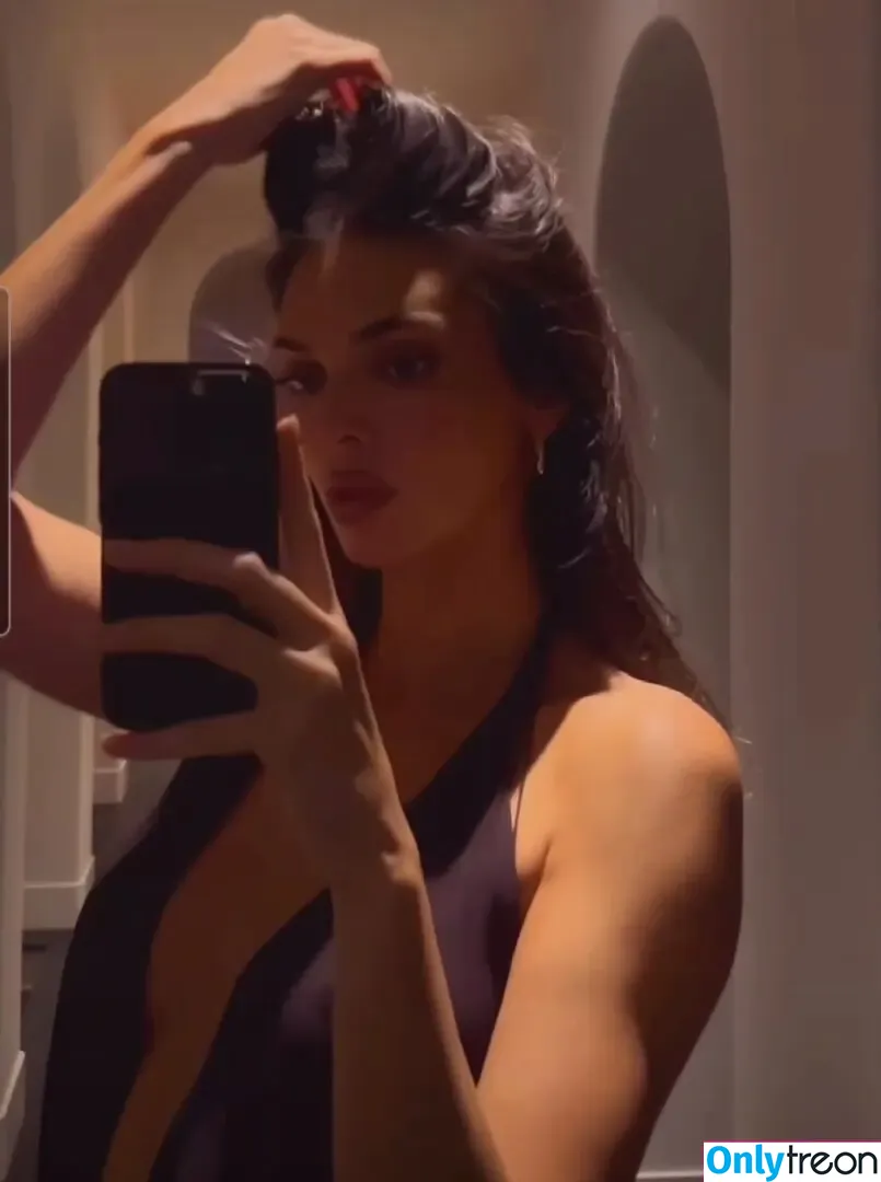 Kendall Jenner nude photo #2533 (KendallJenner)