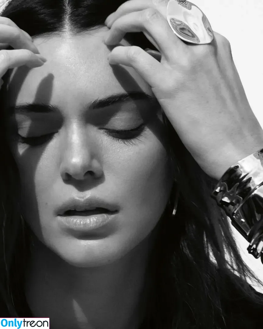 Kendall Jenner nude photo #2566 (KendallJenner)
