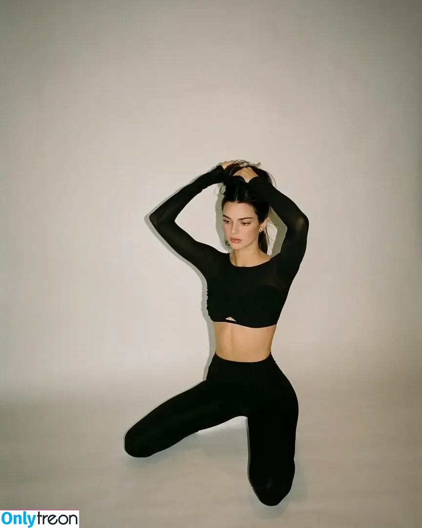 Kendall Jenner nude photo #2570 (KendallJenner)