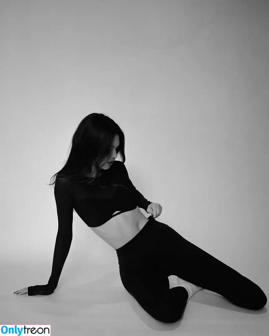 Kendall Jenner nude photo #2571 (KendallJenner)