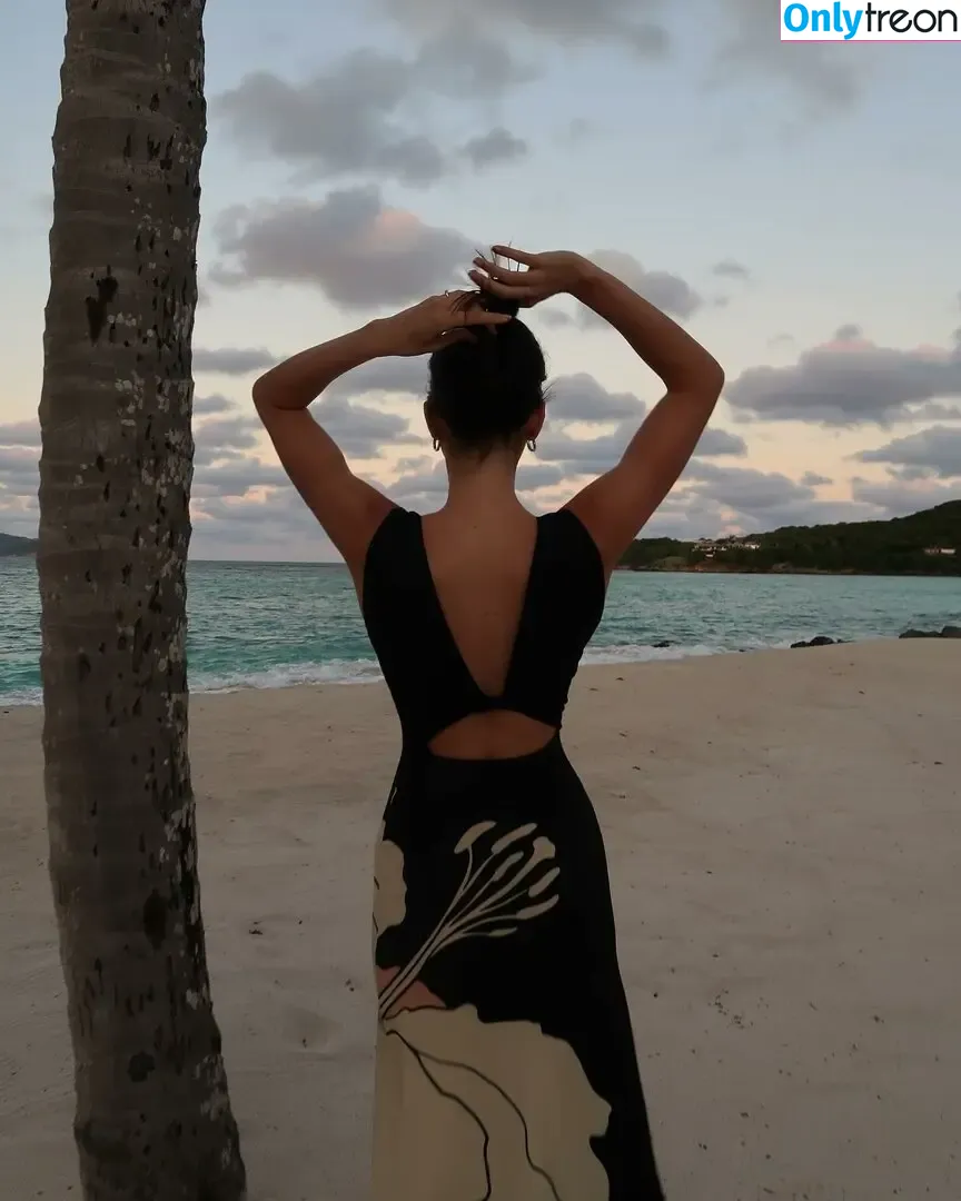 Kendall Jenner nude photo #2575 (KendallJenner)