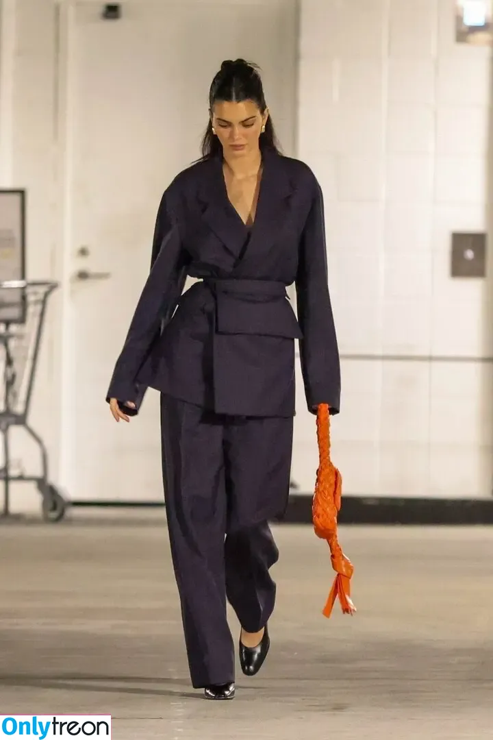 Kendall Jenner nude photo #2635 (KendallJenner)
