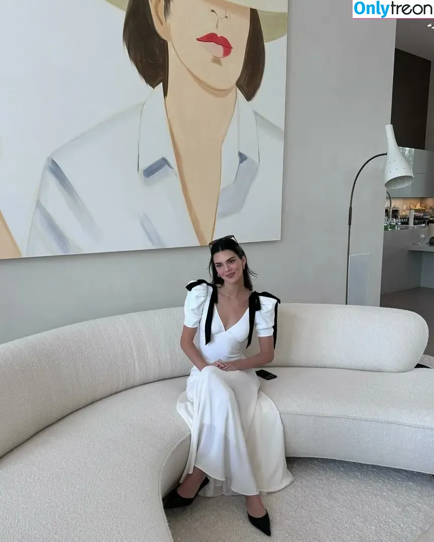 Kendall Jenner nude photo #2641 (KendallJenner)