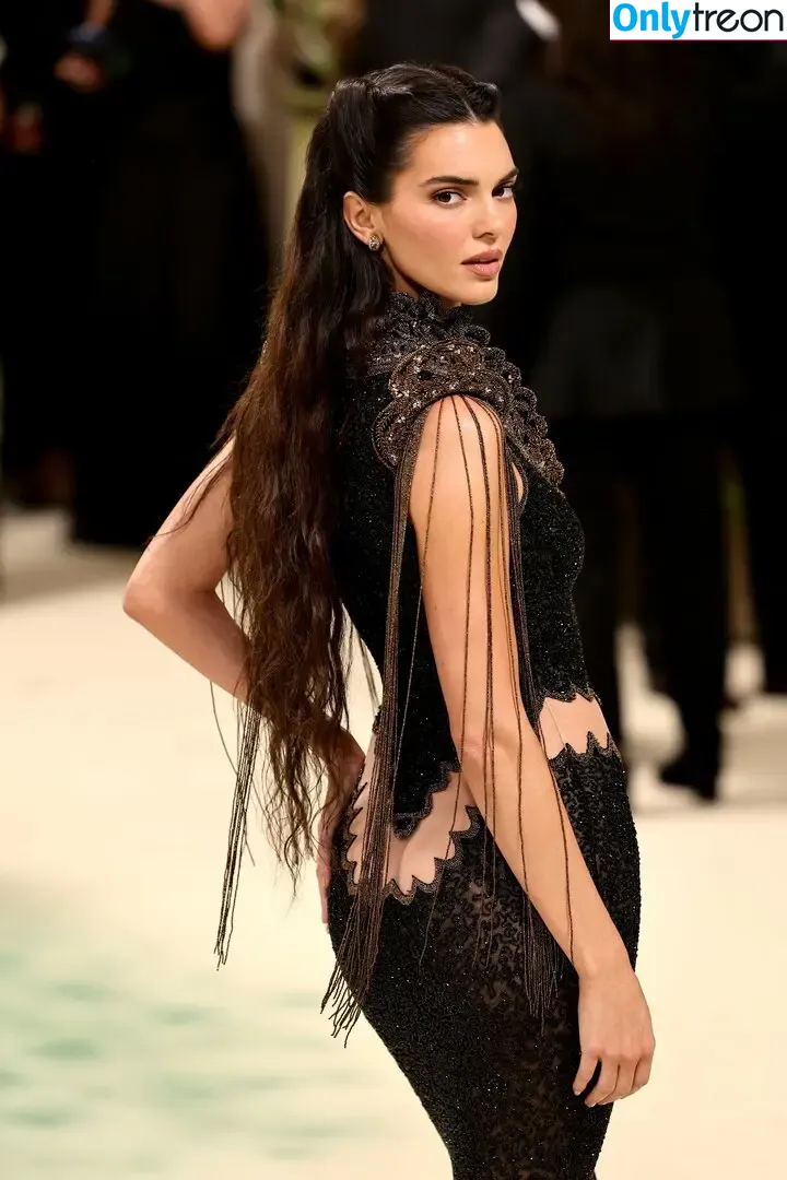 Kendall Jenner nude photo #2647 (KendallJenner)