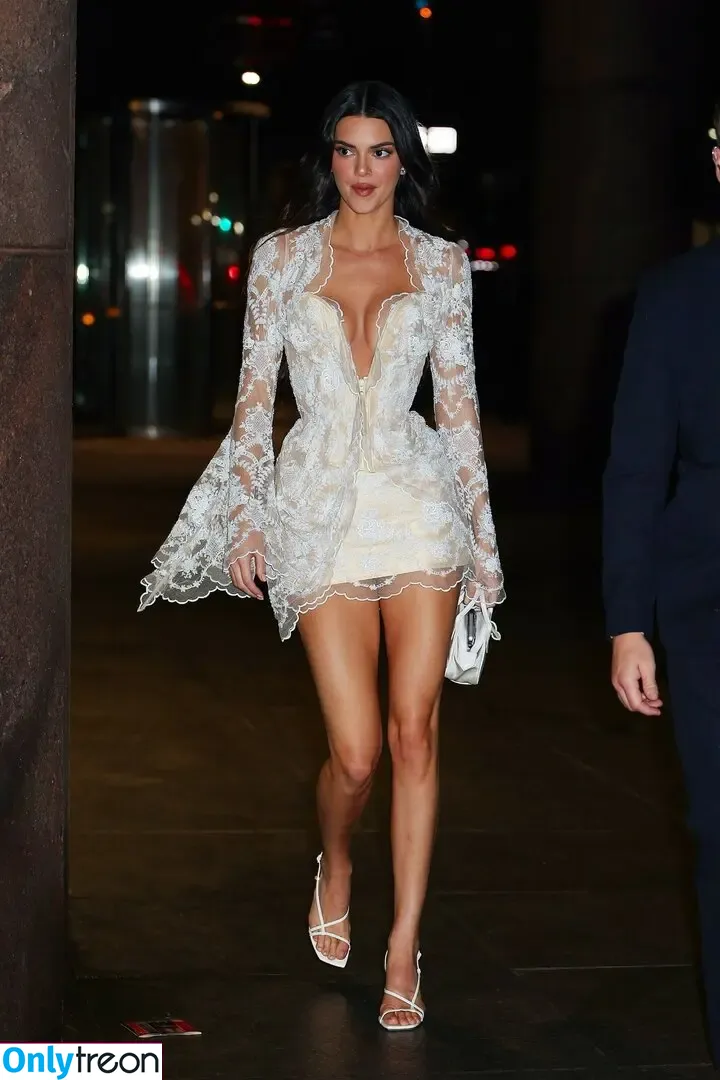 Kendall Jenner nude photo #2685 (KendallJenner)
