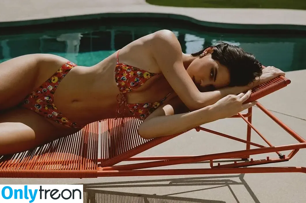 Kendall Jenner nude photo #2708 (KendallJenner)