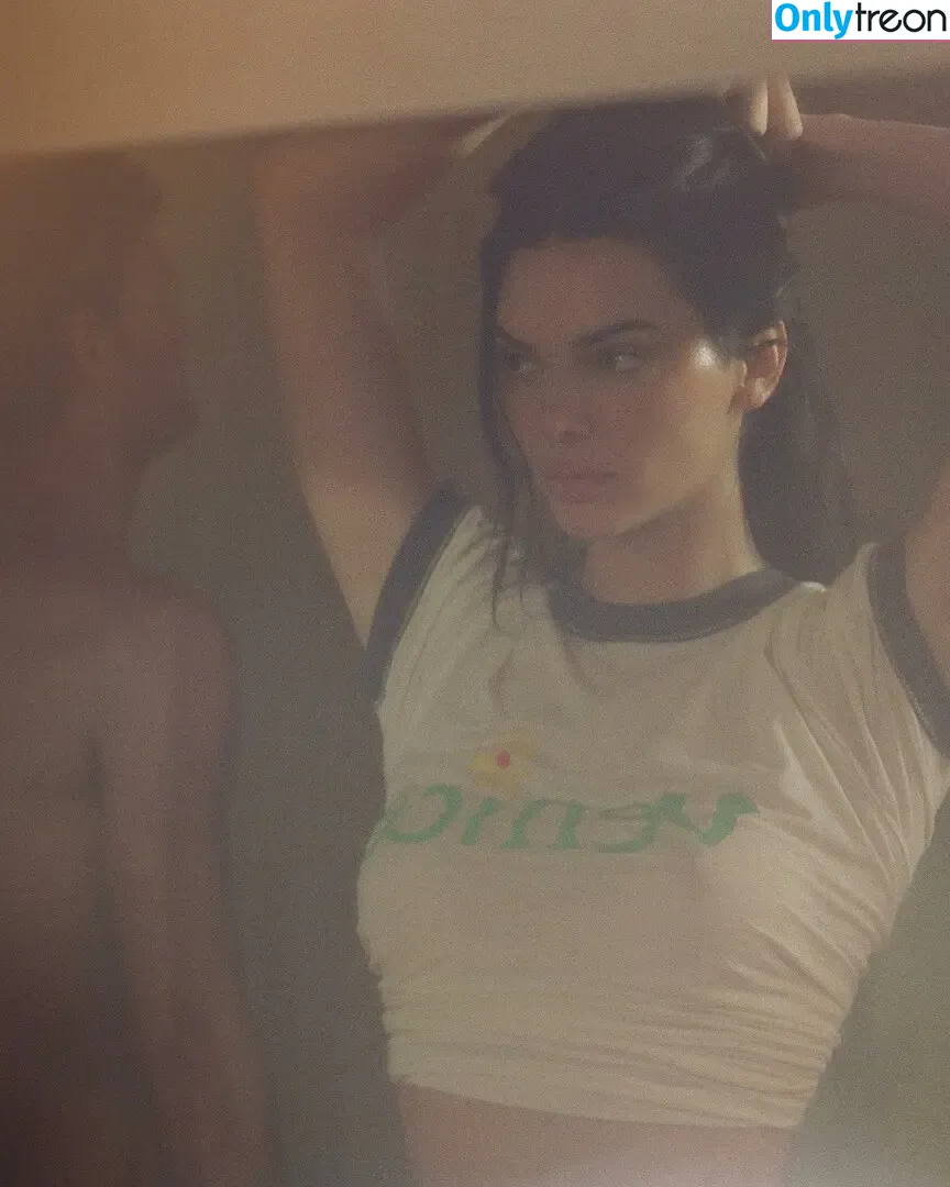 Kendall Jenner nude photo #2713 (KendallJenner)