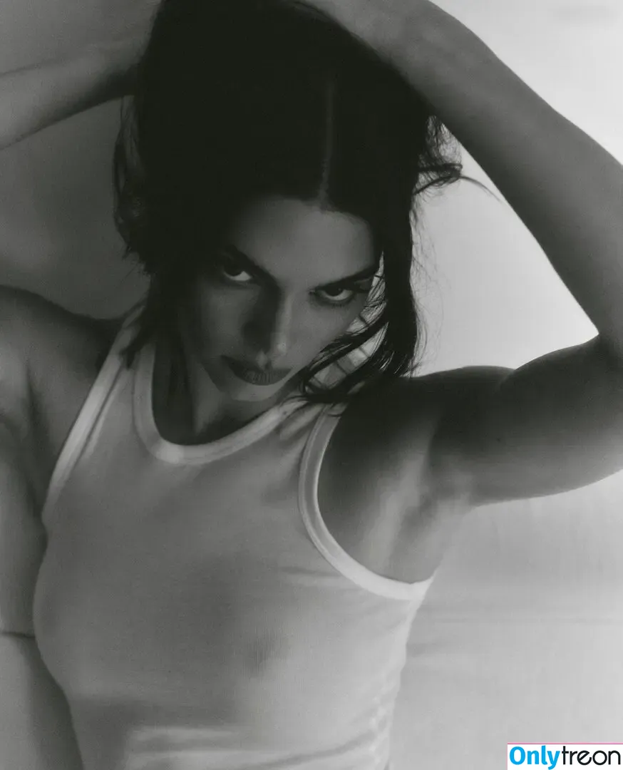 Kendall Jenner nude photo #2737 (KendallJenner)