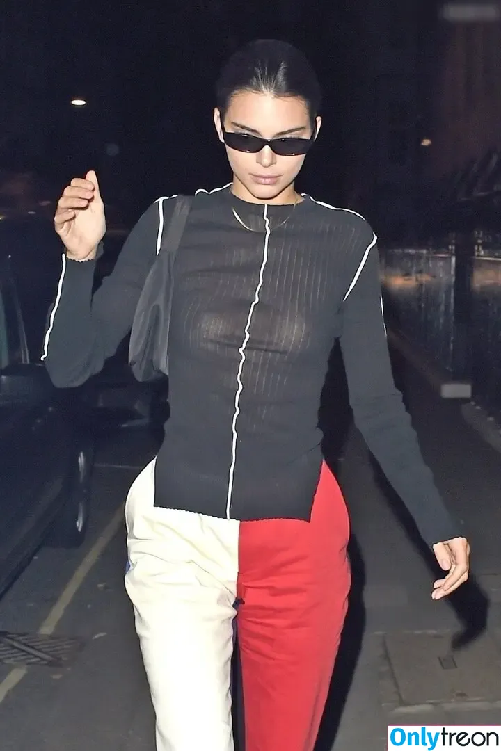 Kendall Jenner nude photo #2761 (KendallJenner)