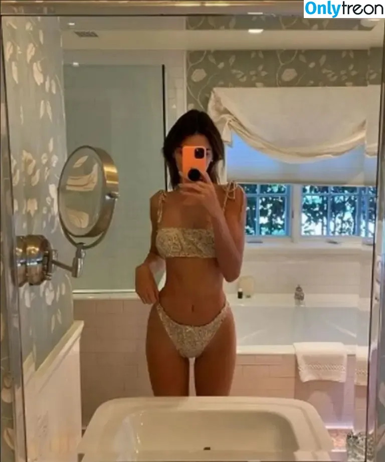 Kendall Jenner nude photo #2806 (KendallJenner)