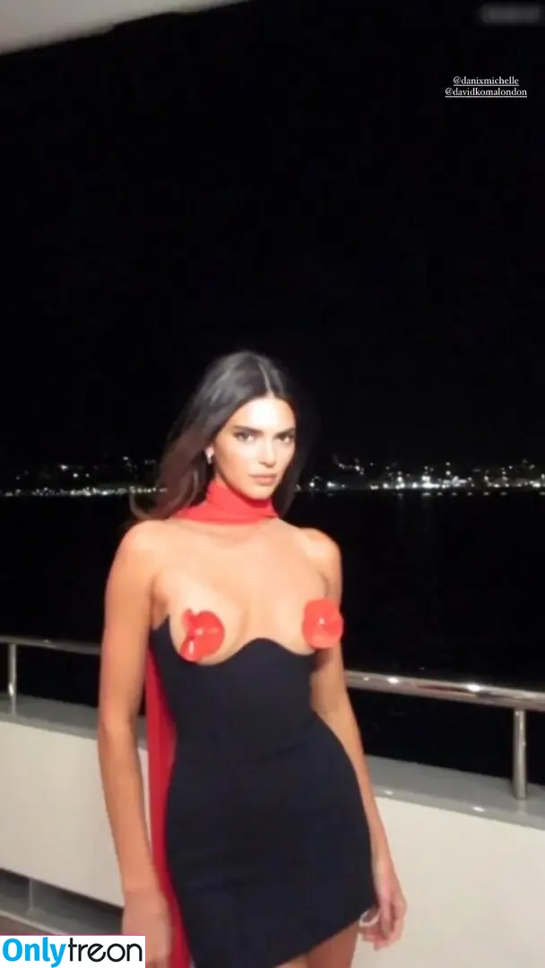 Kendall Jenner nude photo #2827 (KendallJenner)