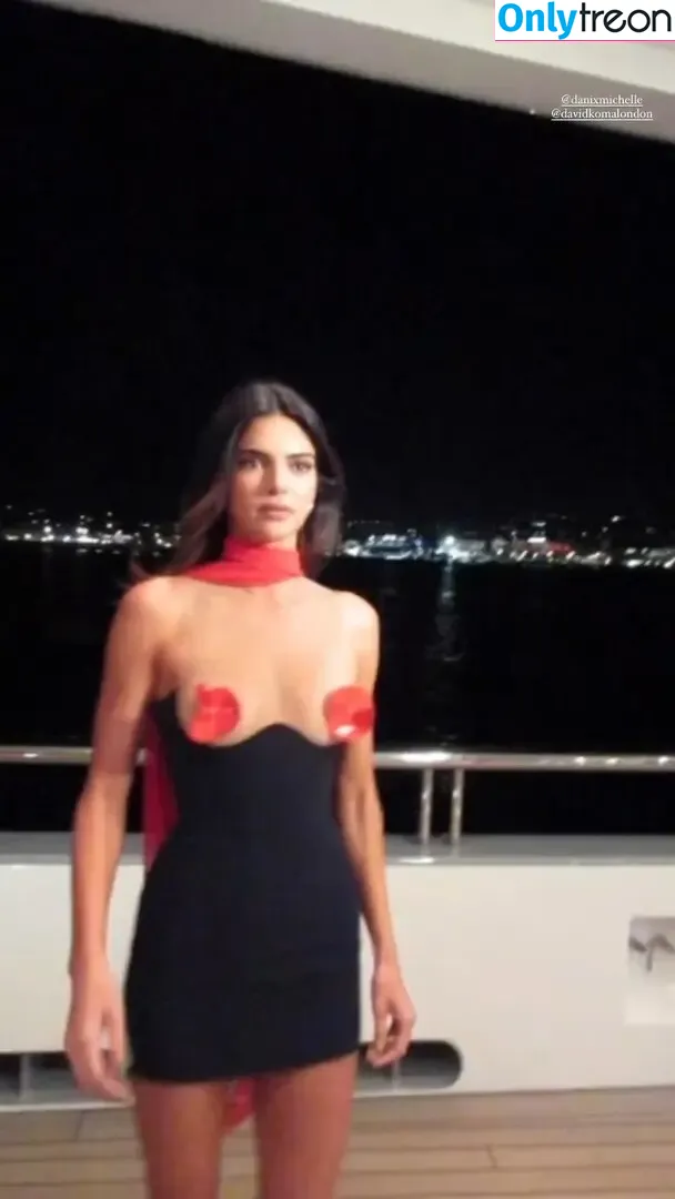 Kendall Jenner nude photo #2830 (KendallJenner)