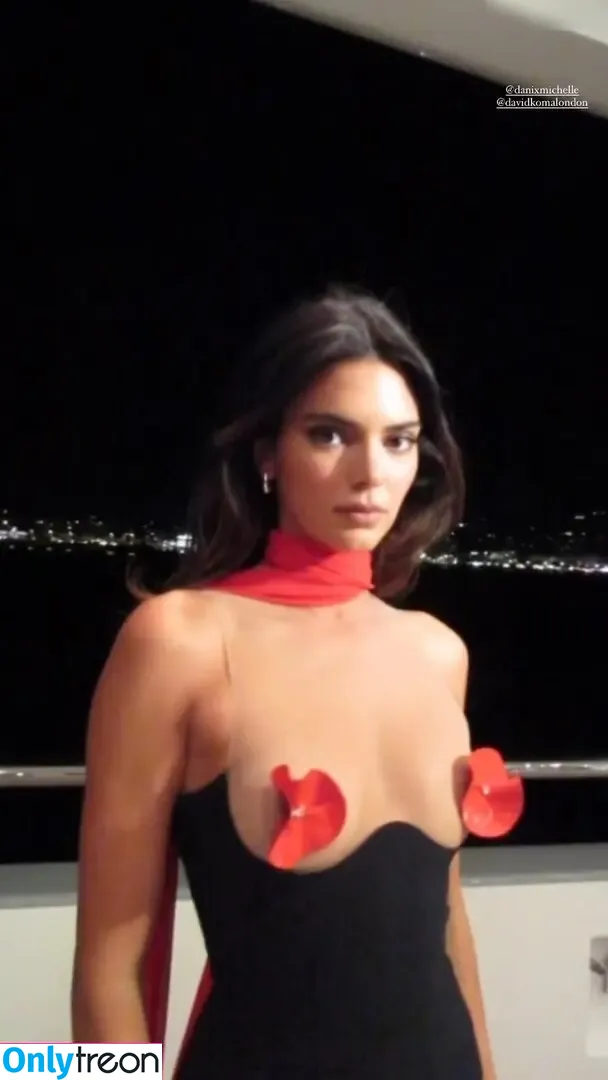 Kendall Jenner nude photo #2832 (KendallJenner)