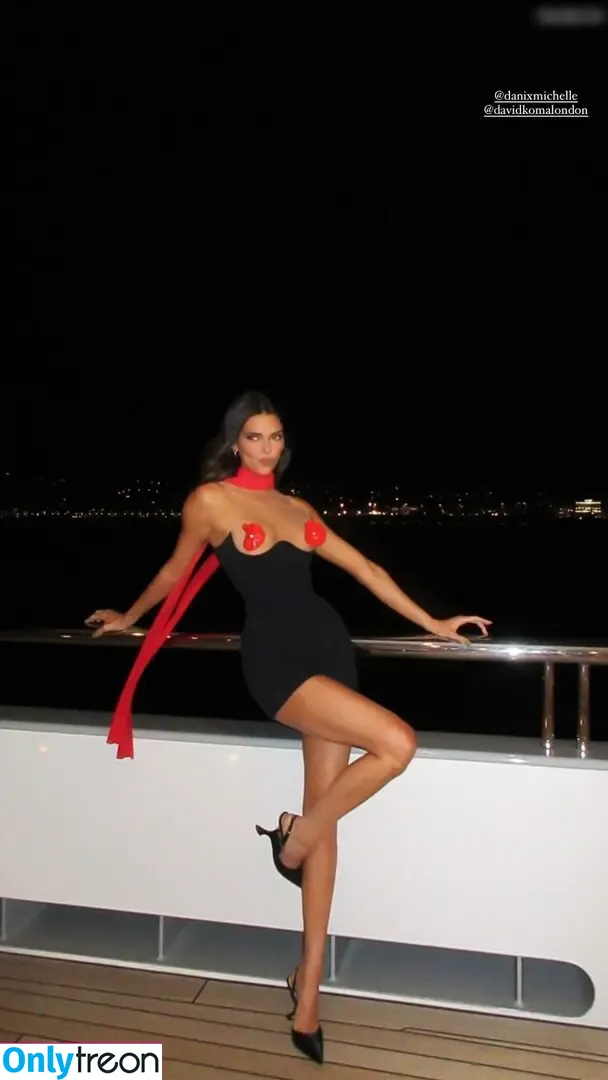 Kendall Jenner nude photo #2834 (KendallJenner)