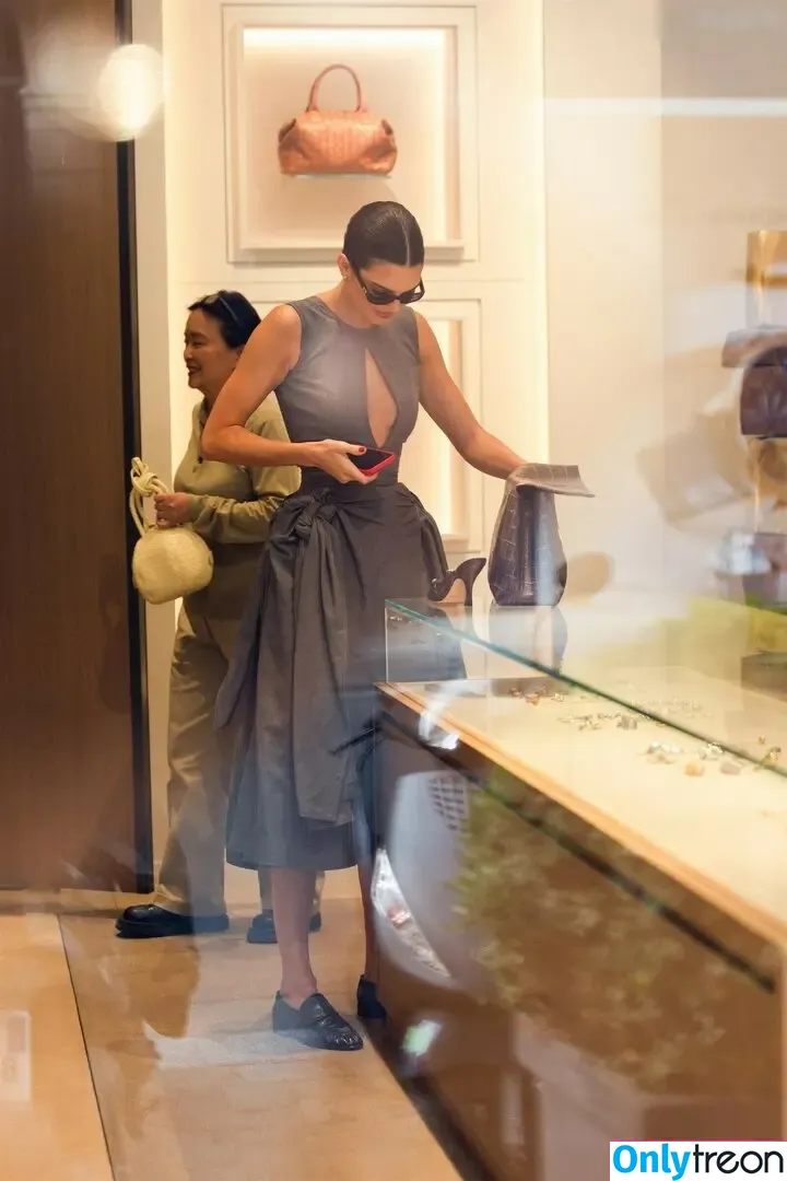 Kendall Jenner nude photo #2839 (KendallJenner)