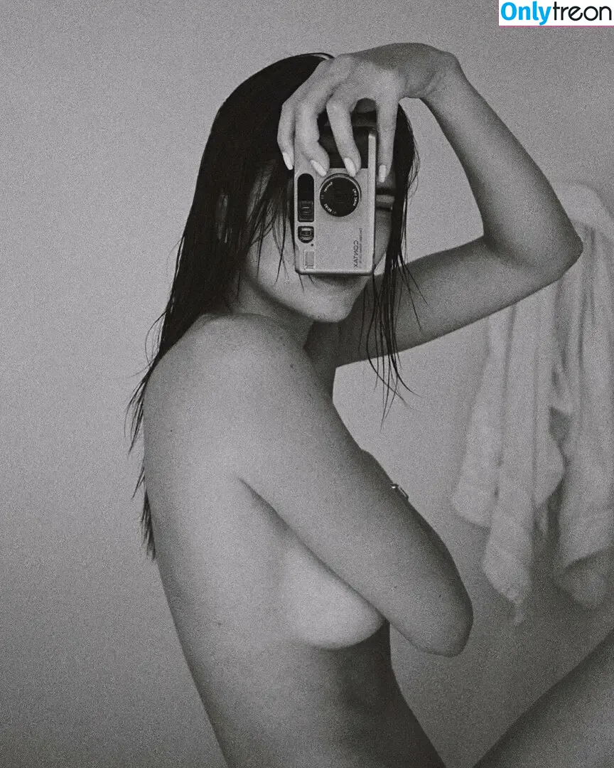 Kendall Jenner nude photo #2868 (KendallJenner)