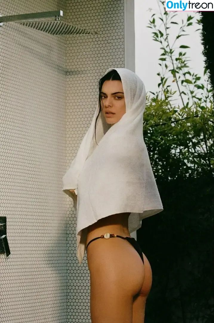 Kendall Jenner nude photo #2872 (KendallJenner)