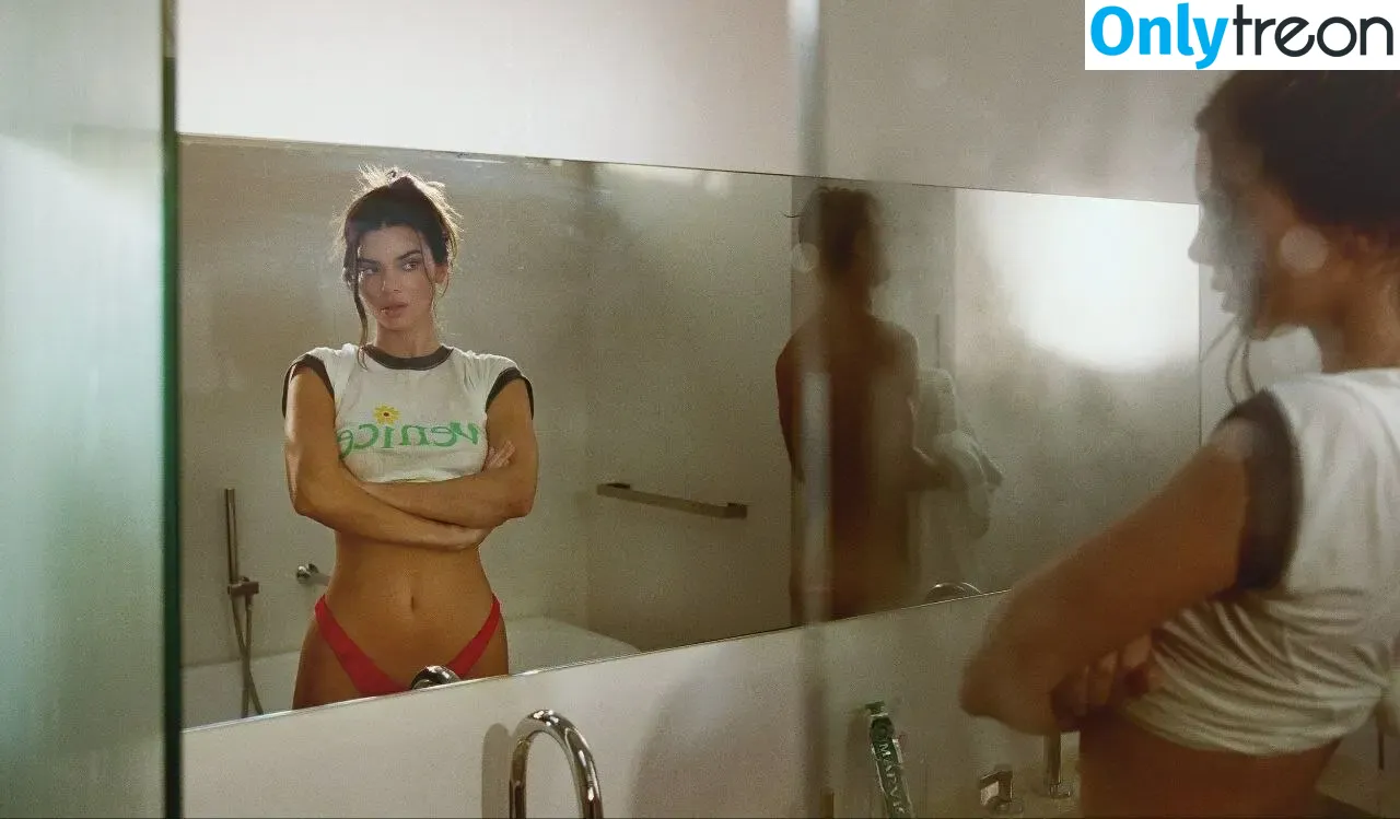 Kendall Jenner nude photo #2875 (KendallJenner)