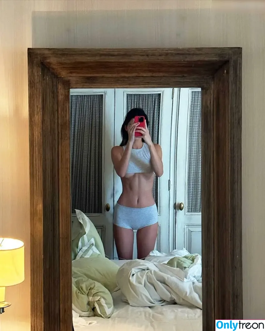 Kendall Jenner nude photo #2887 (KendallJenner)