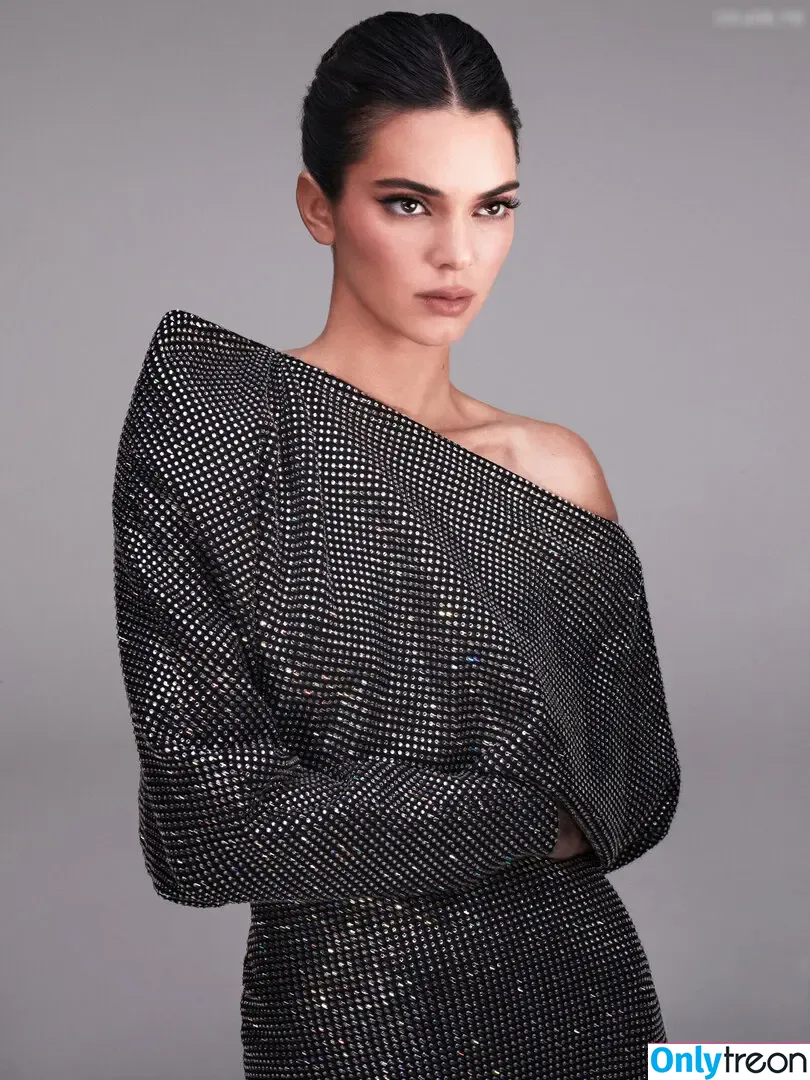 Kendall Jenner nude photo #2891 (KendallJenner)