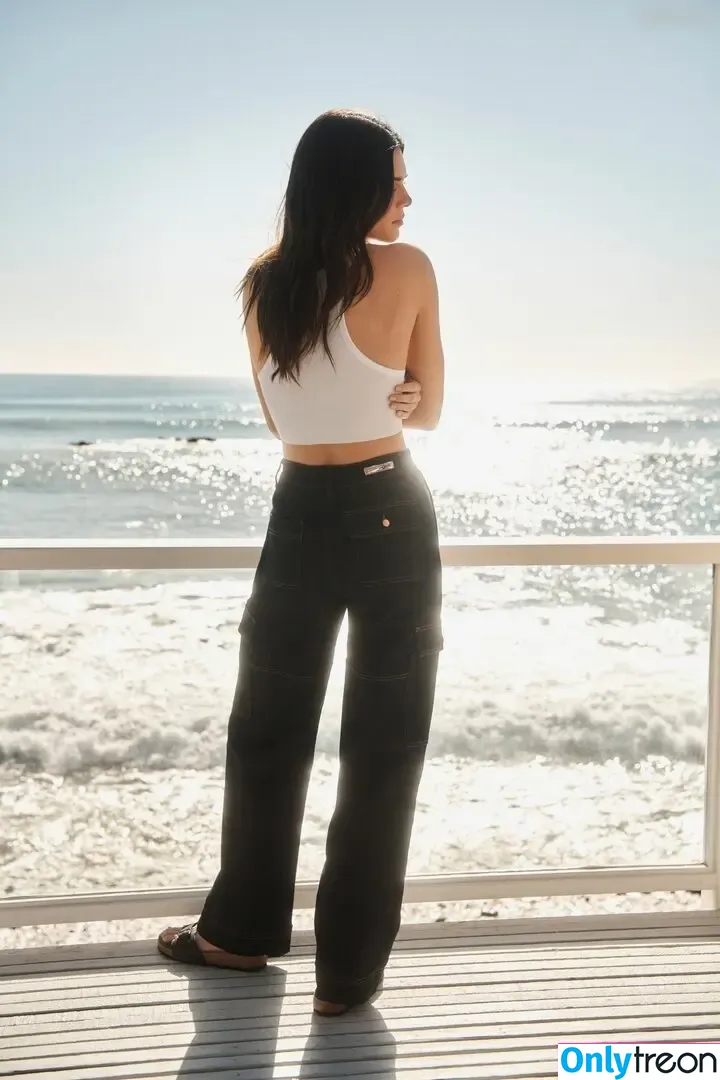 Kendall Jenner nude photo #2896 (KendallJenner)