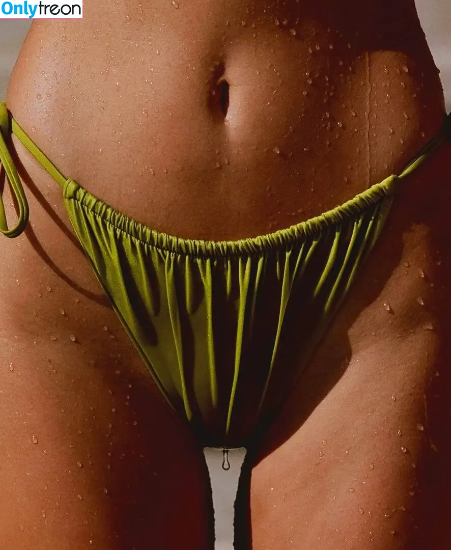 Kendall Jenner nude photo #2906 (KendallJenner)