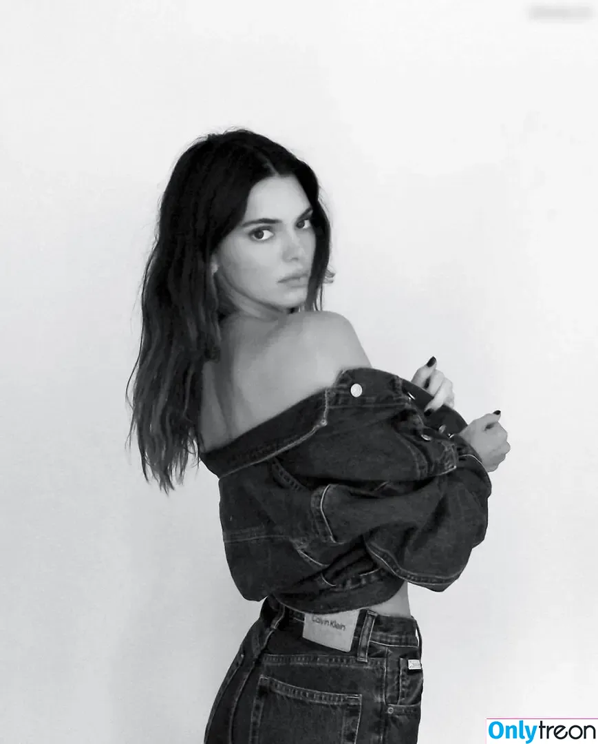 Kendall Jenner nude photo #2948 (KendallJenner)