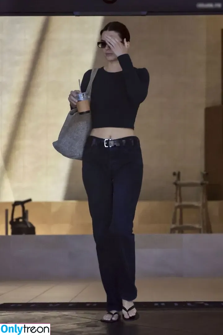 Kendall Jenner nude photo #2964 (KendallJenner)