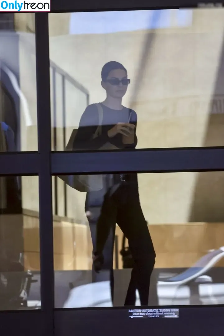 Kendall Jenner nude photo #2974 (KendallJenner)