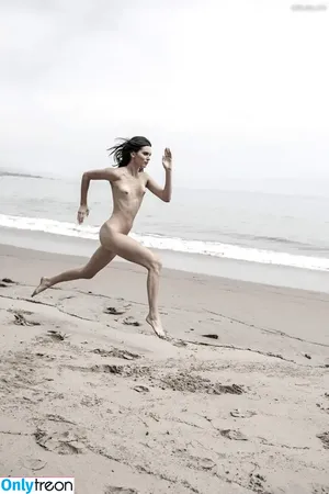 Kendall Jenner / KendallJenner nude photo #3000