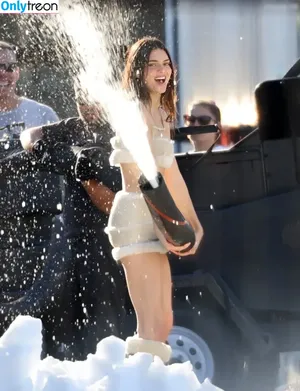 Kendall Jenner / KendallJenner nude photo #3024