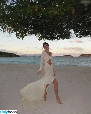 Kendall Jenner / KendallJenner nude photo #3052