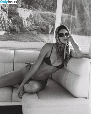 Kendall Jenner / KendallJenner nude photo #3063
