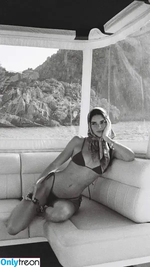 Kendall Jenner / KendallJenner nude photo #3065