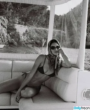 Kendall Jenner / KendallJenner nude photo #3131