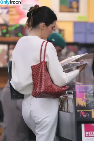 Kendall Jenner / KendallJenner nude photo #3143