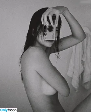 Kendall Jenner / KendallJenner nude photo #3353