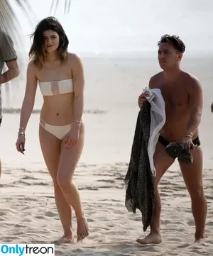 Kendall Jenner / KendallJenner nude photo #3377